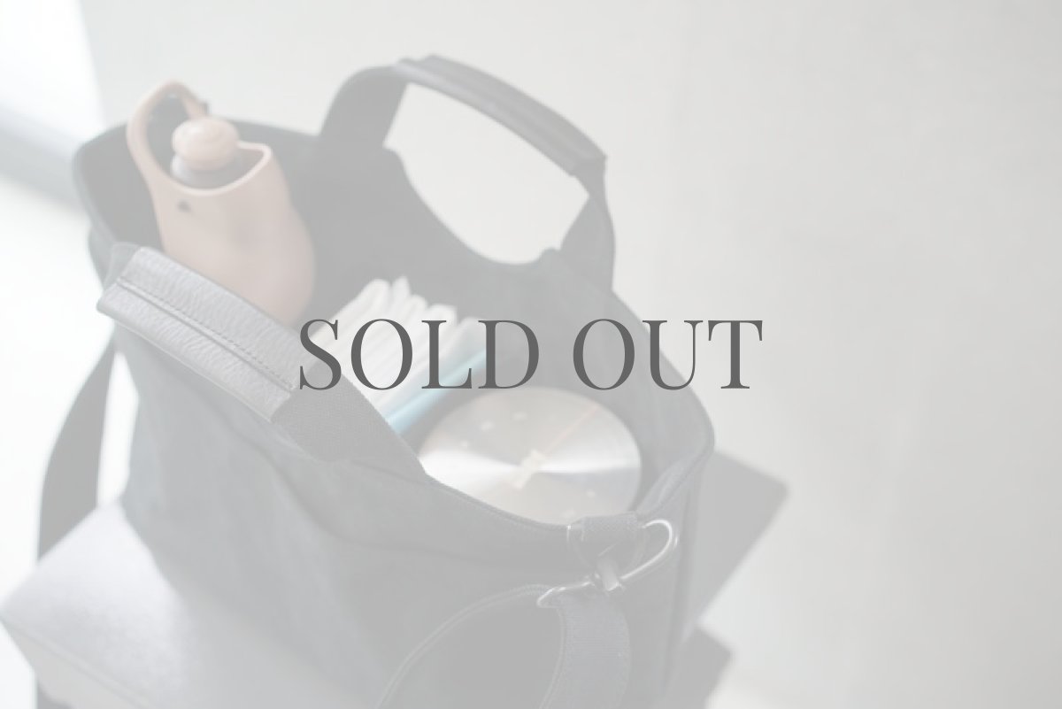 お散歩用お水、トイレ用袋、ペットシーツ、トリーツケースを仕切って入れることが出来ます。