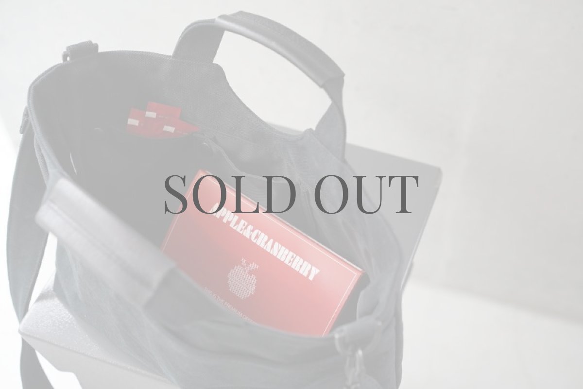 例：mmsu-haプレミアムデザートサプリメントも仕切りを留めたら内ポケットになり、収納可能に