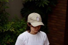 ベージュ