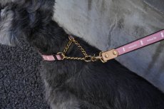 土台:ダークグレー/リボン:ベビーピンク/金具:ゴールド